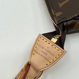 NEW AUTHENTIC LOUIS VUITTON POCHETTE